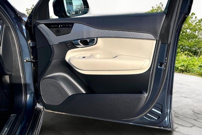 2022 Volvo XC90 Recharge Plug-In Hybrid R-Design