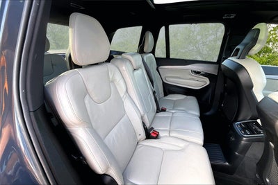 2022 Volvo XC90 Recharge Plug-In Hybrid R-Design