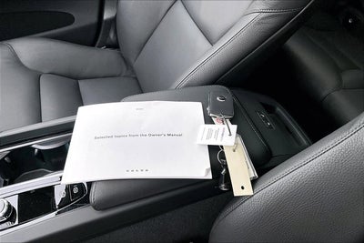 2025 Volvo XC60 Plus