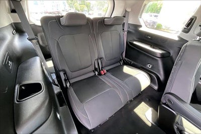 2022 Jeep Grand Cherokee L Laredo 4x2