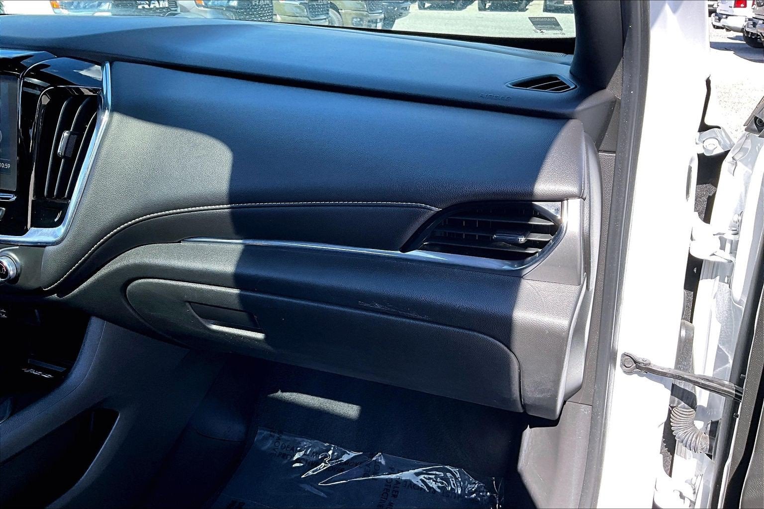 2023 Chevrolet Traverse AWD LT Leather