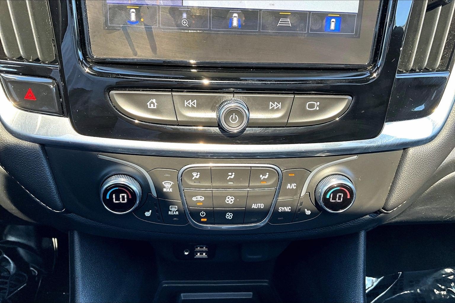 2023 Chevrolet Traverse AWD LT Leather