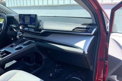 2025 Toyota Sienna XLE