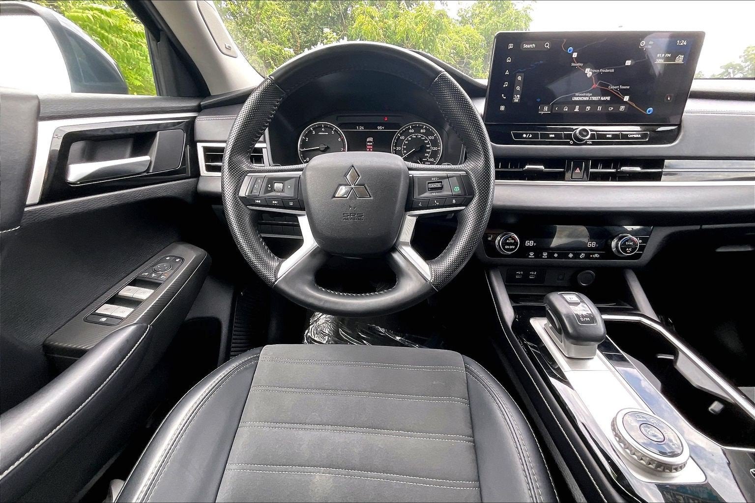 2025 Mitsubishi Outlander SE