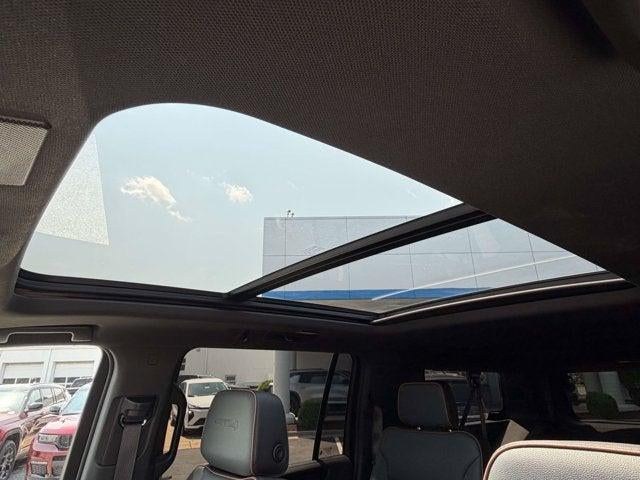 2025 GMC Yukon XL 4WD AT4