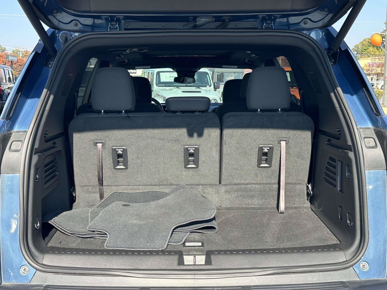 2025 Chevrolet Traverse AWD LT