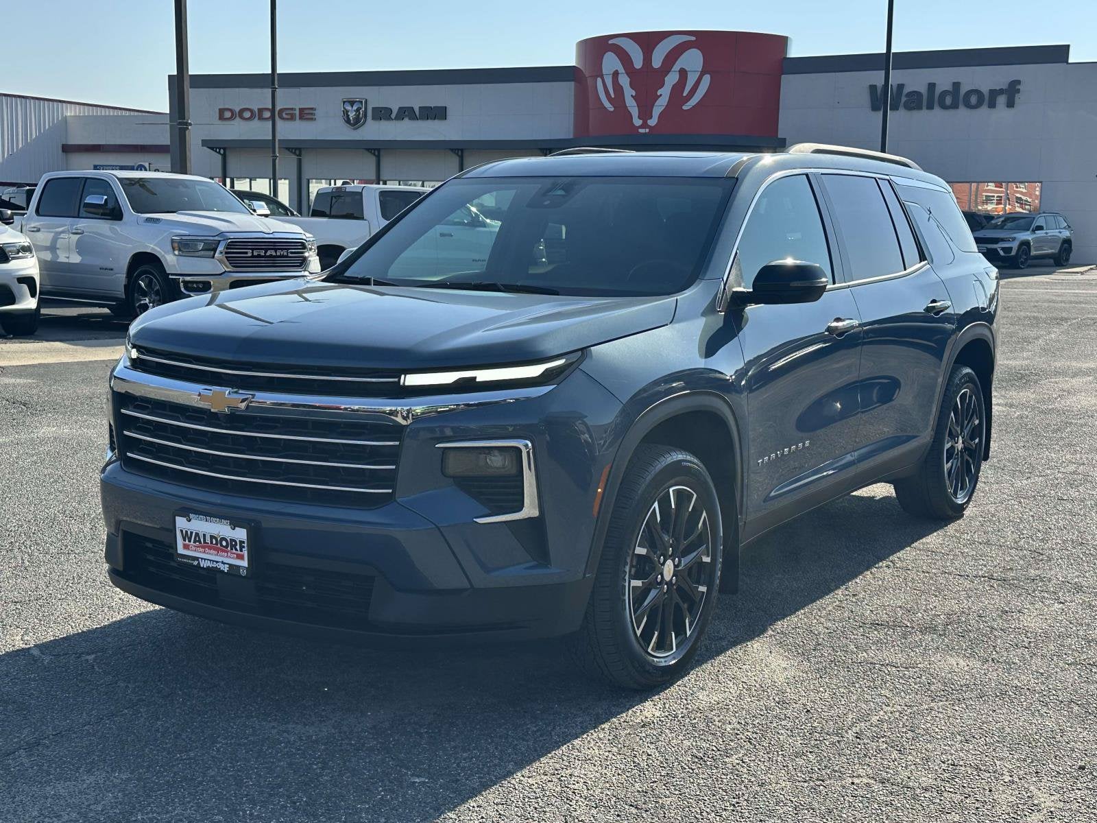2025 Chevrolet Traverse AWD LT