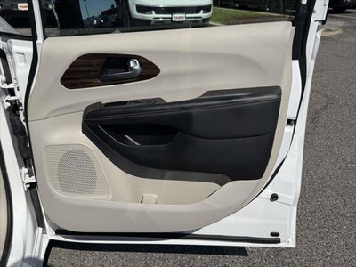 2023 Chrysler Pacifica Hybrid Limited