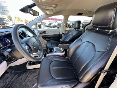 2024 Chrysler Pacifica Hybrid Select