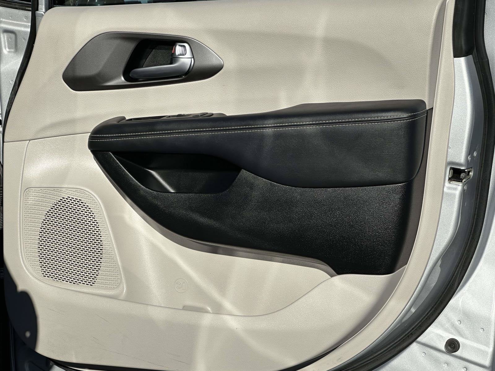 2024 Chrysler Pacifica Hybrid Select