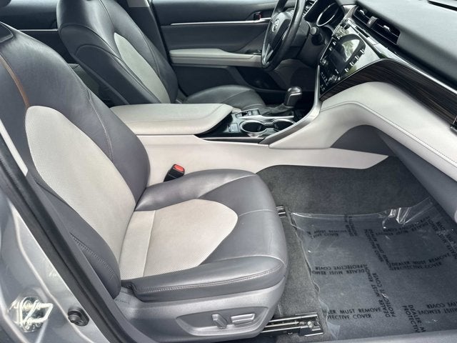 2020 Toyota Camry Hybrid XLE