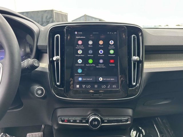 2023 Volvo XC40 Ultimate Bright Theme