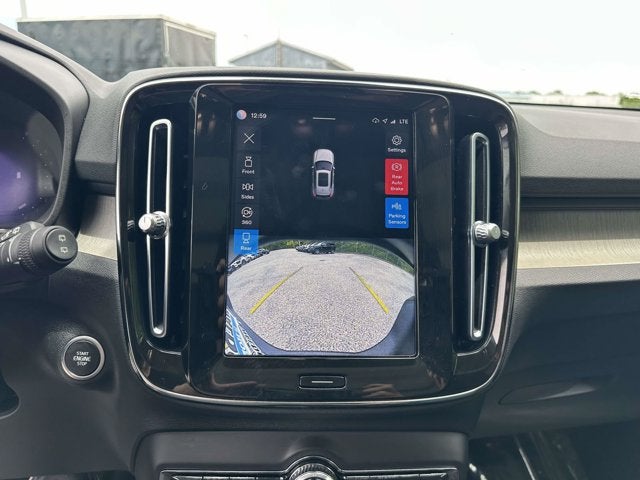 2023 Volvo XC40 Ultimate Bright Theme