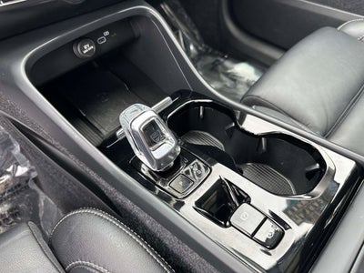 2023 Volvo XC40 Ultimate Bright Theme