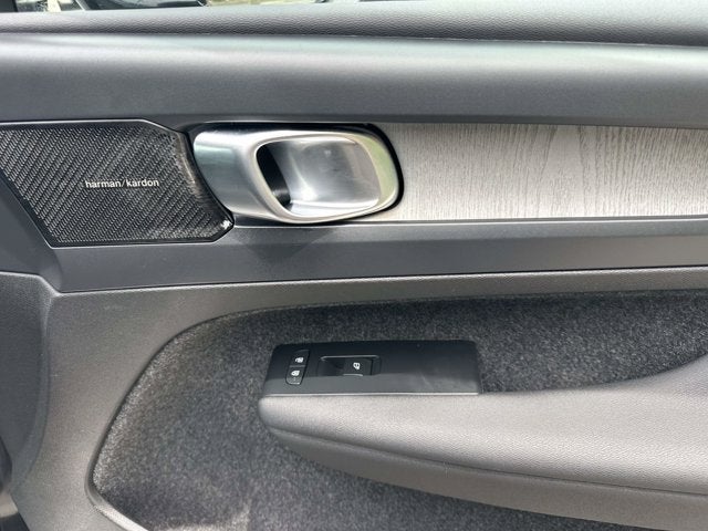 2023 Volvo XC40 Ultimate Bright Theme