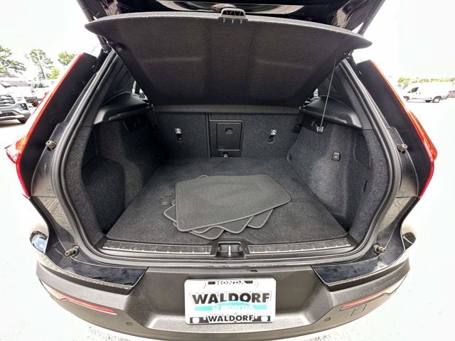 2023 Volvo XC40 Ultimate Bright Theme