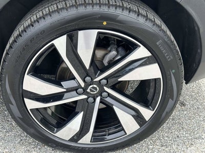 2023 Volvo XC40 Ultimate Bright Theme