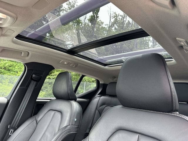 2023 Volvo XC40 Ultimate Bright Theme