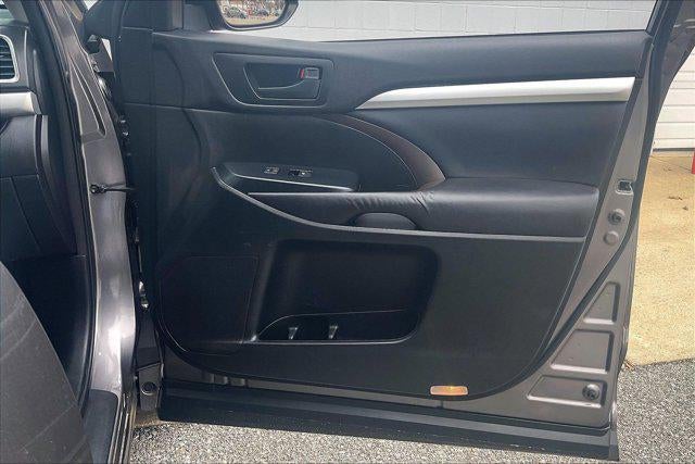 2016 Toyota HIGHLANDER LE Plus