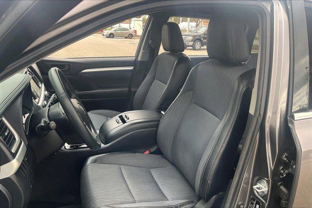 2016 Toyota HIGHLANDER LE Plus