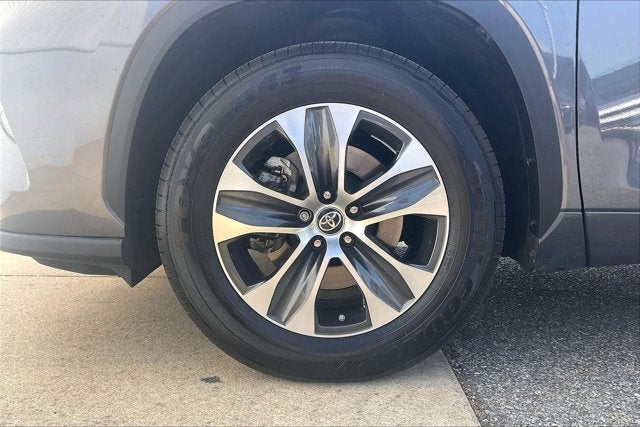 2023 Toyota Highlander Base