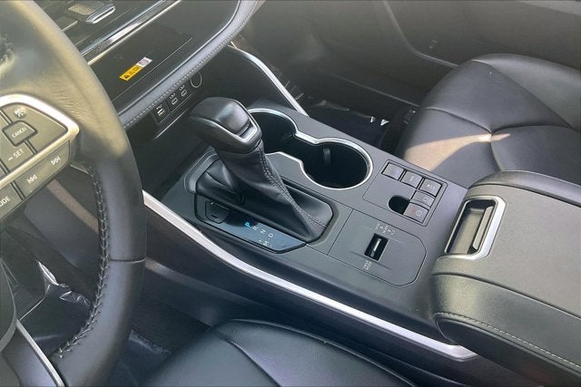 2023 Toyota Highlander Base