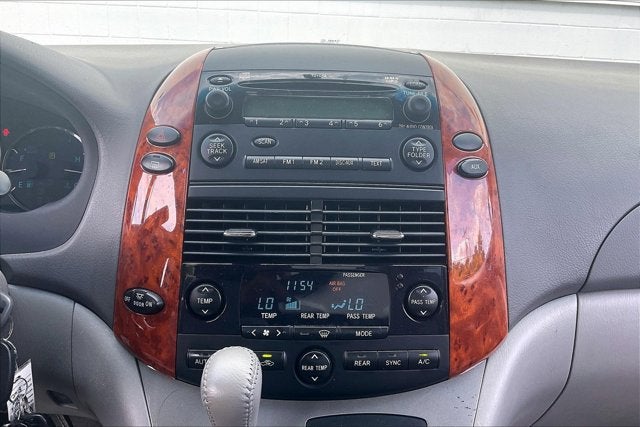 2010 Toyota SIENNA XLE