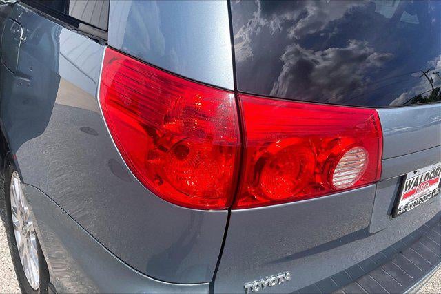2010 Toyota SIENNA XLE