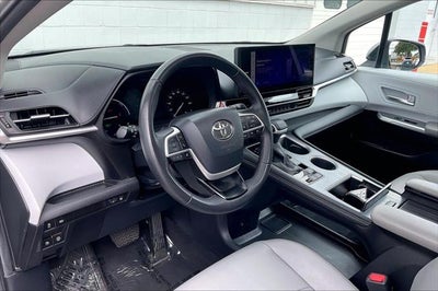 2025 Toyota Sienna XLE