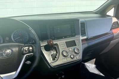 2019 Toyota Sienna Base