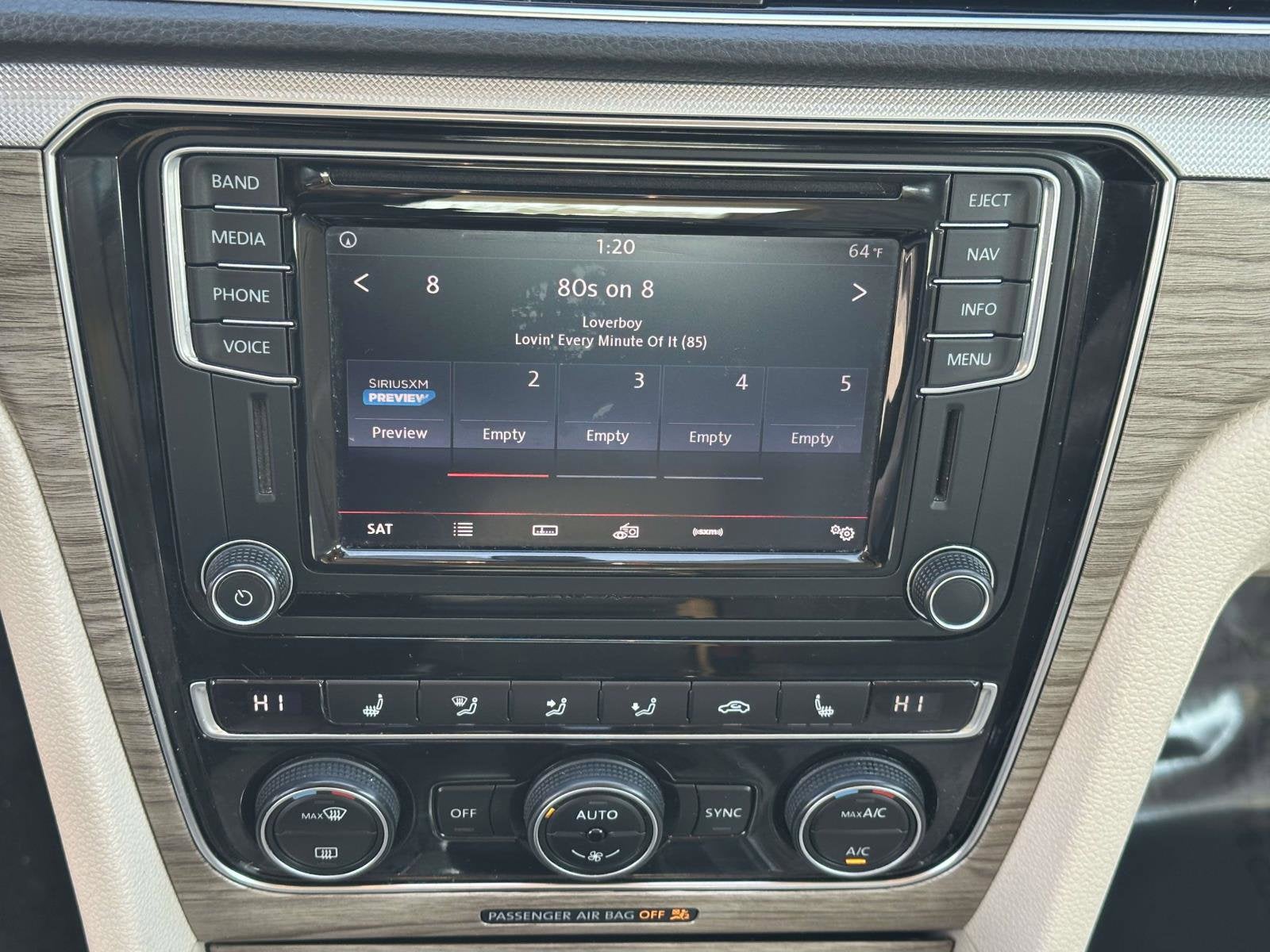 2017 Volkswagen Passat 1.8T SE w/Technology