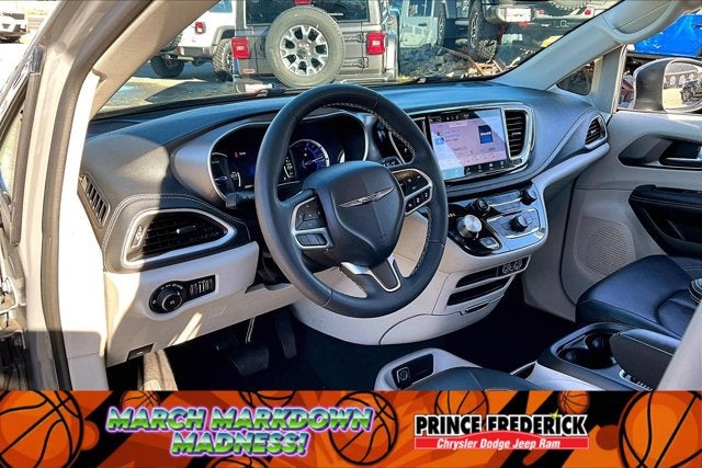 2023 Chrysler Pacifica Hybrid Touring L