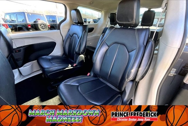 2023 Chrysler Pacifica Hybrid Touring L