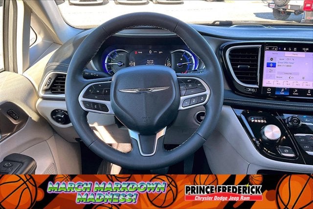 2023 Chrysler Pacifica Hybrid Touring L