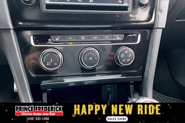 2017 Volkswagen Golf GTI Sport