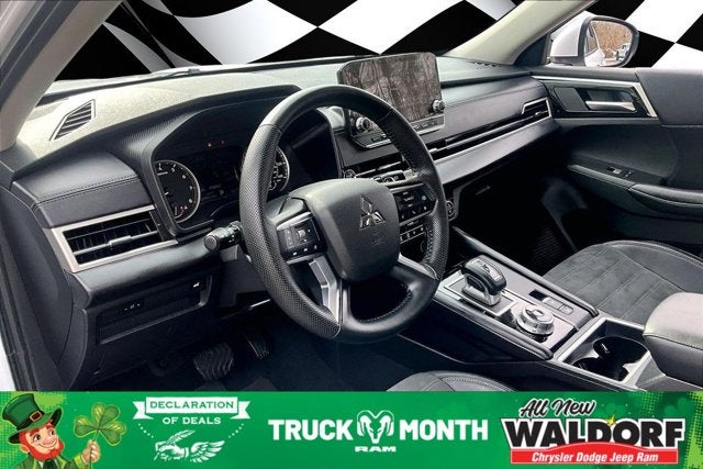 2023 Mitsubishi Outlander SE