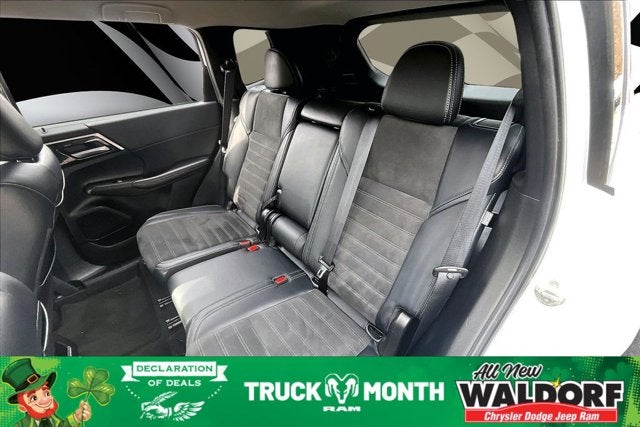 2023 Mitsubishi Outlander SE