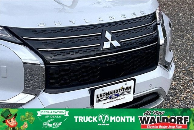 2023 Mitsubishi Outlander SE