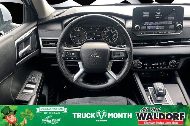 2023 Mitsubishi Outlander SE