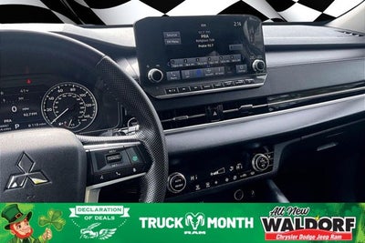 2023 Mitsubishi Outlander SE