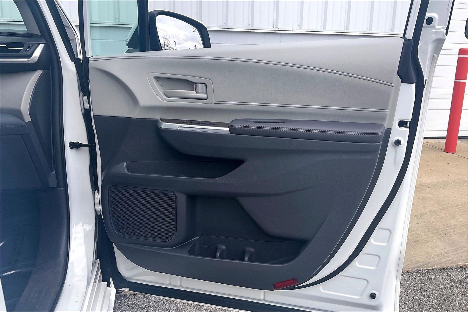 2023 Toyota Sienna LE