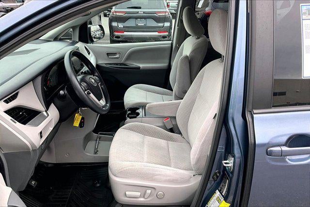 2017 Toyota Sienna LE